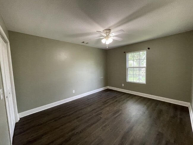 Building Photo - Home For Rent