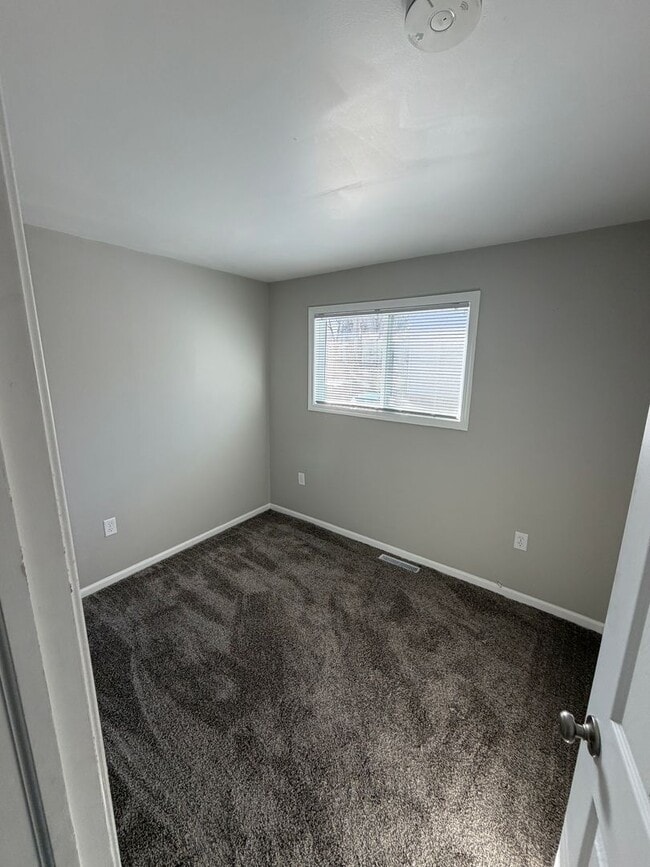 Building Photo - Section 8 Approved | Charming 3 Bed / 1 Bath Home in Lansing