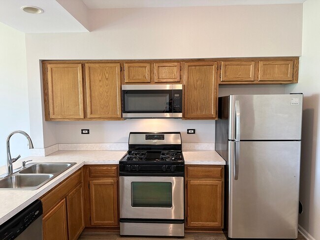 Building Photo - 179 Polaris Dr