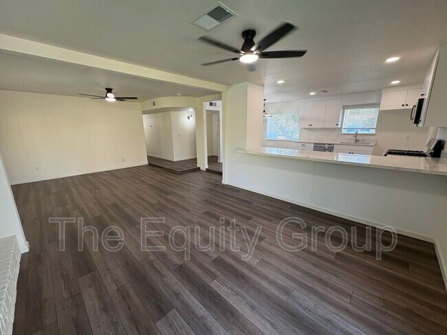 Building Photo - 2918 S Willis Ct