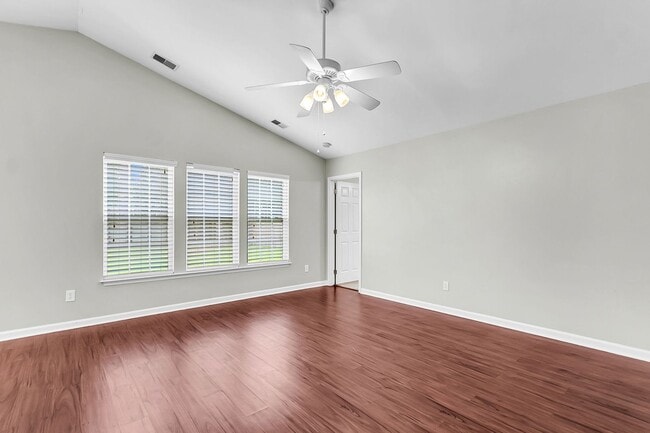 Building Photo - Charming 3-Bedroom, 2-Bath Home available ...