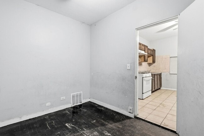 Building Photo - 6913 S Throop St