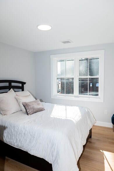 Building Photo - 30 Cate St