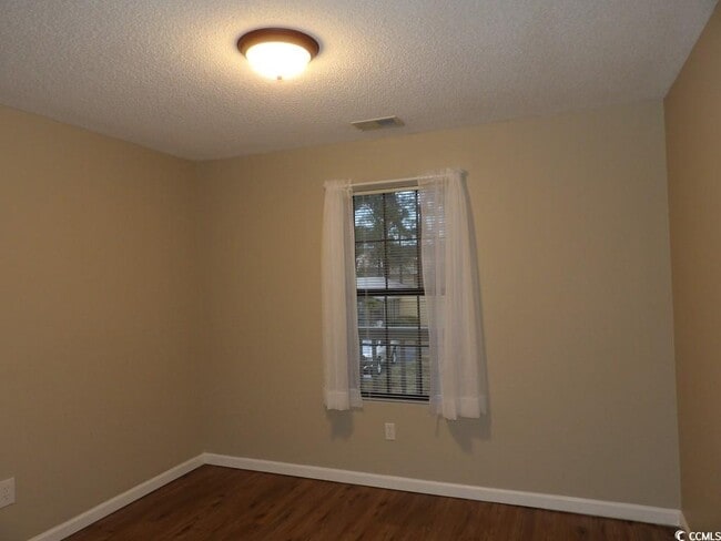 Building Photo - 1095 Plantation Dr W