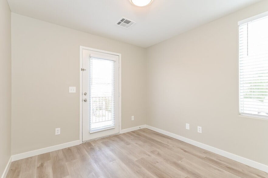 Building Photo - 10931 Colour Magic St