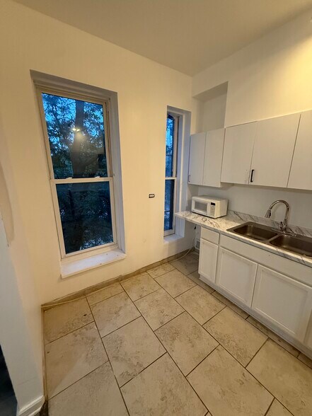 Kitchen - 901 W 19th St