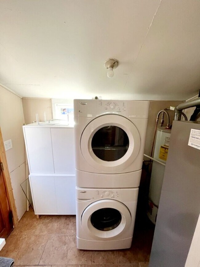 Building Photo - Available August 1, 2026 | PRE-LEASE 2 BED 1 BATH – Updated North Boulder Home Near Trails & Down...