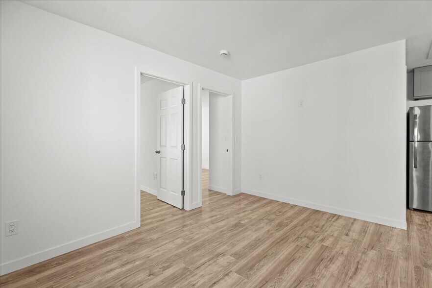 Building Photo - 4044 Huron Ave