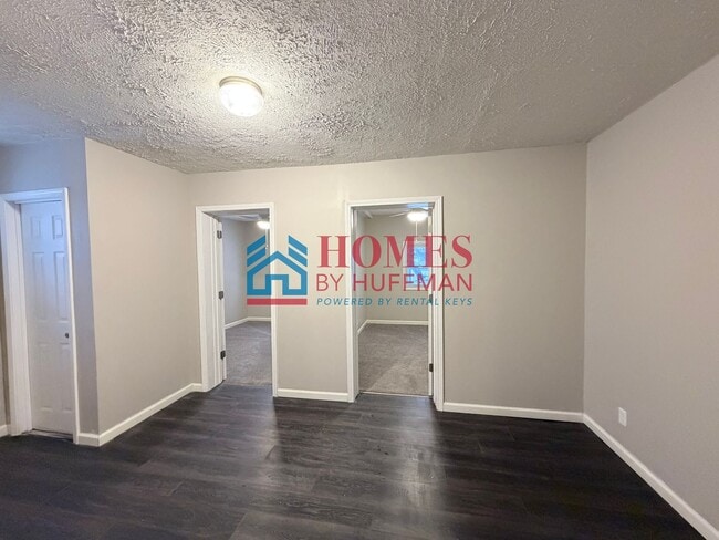 Building Photo - Two Bedroom House | Updated with Appliances