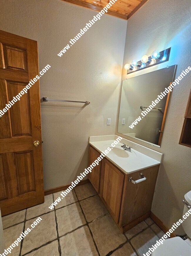 Building Photo - Lovely 3 Bedroom, 2 Bathroom, 2 Car Garage and 1,552 Sq. Ft. Home in Albuquerque.