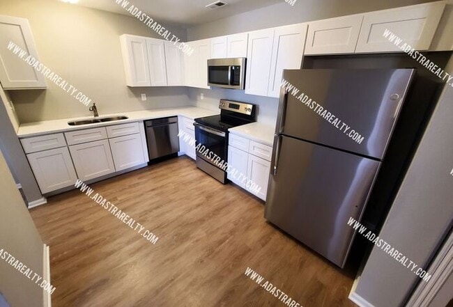 Building Photo - Gorgeous Remodeled Duplex in Baldwin City-Available in JUNE!!