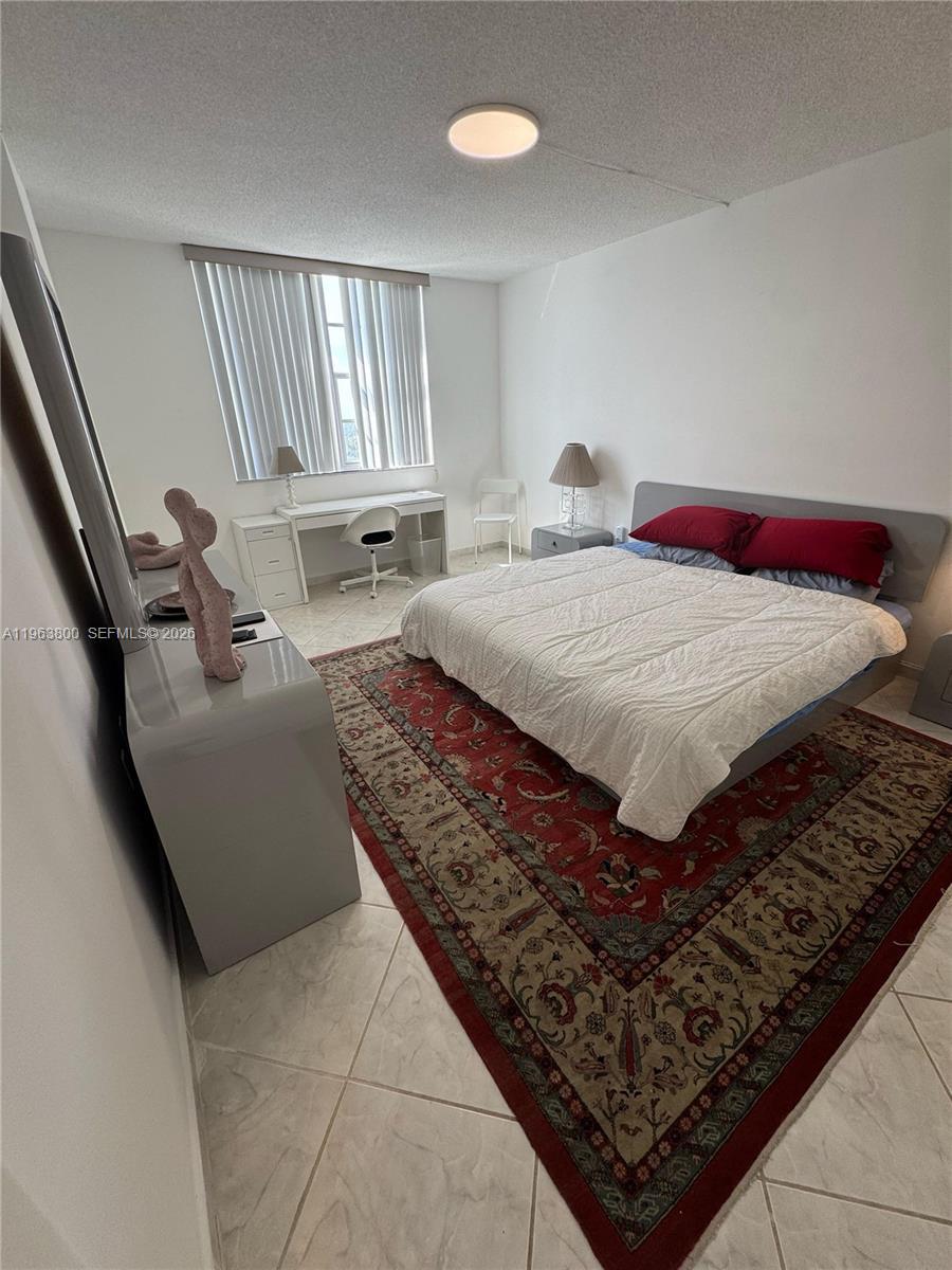 Building Photo - 300 Bayview Dr