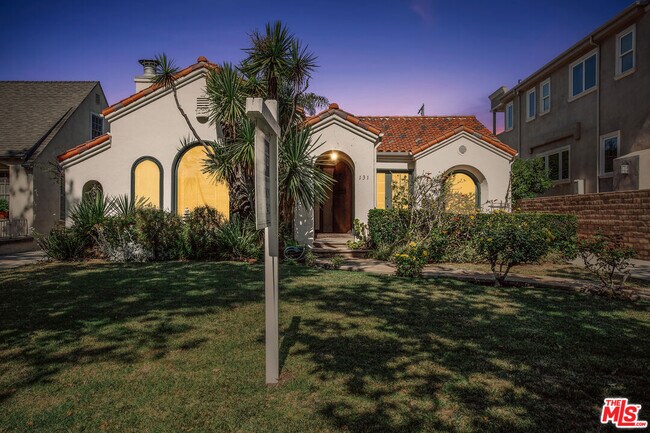 Building Photo - 131 N Citrus Ave