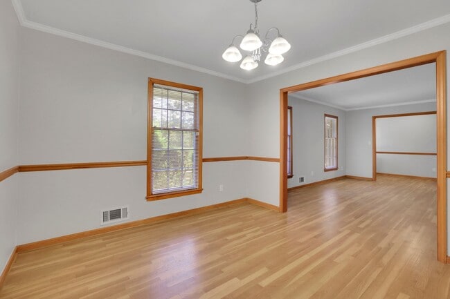 Building Photo - 5055 Cascade Rd