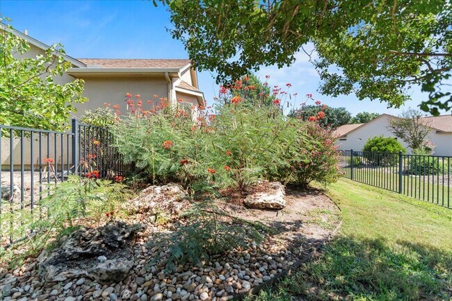 Building Photo - 101 Dandelion Dr