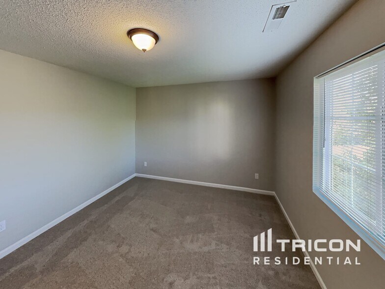 Building Photo - 5705 Waterpoint Dr