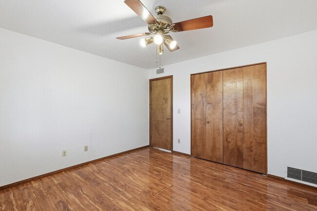 Building Photo - 1003 E Calle Monte Vista