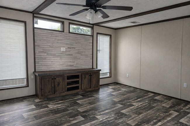 Building Photo - 732 Parkview Dr