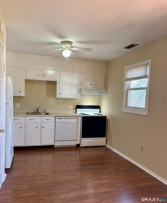 Building Photo - 146 Carriage Path S