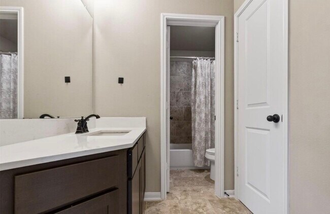 Building Photo - 1630 Mahan Dr