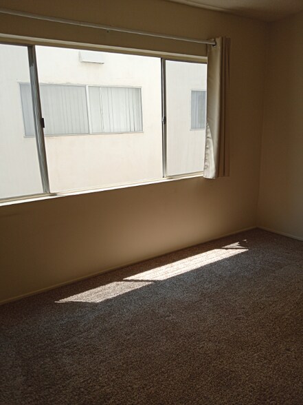 Building Photo - 530 Avenue G