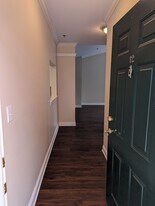 Building Photo - 5609 Fairview Rd