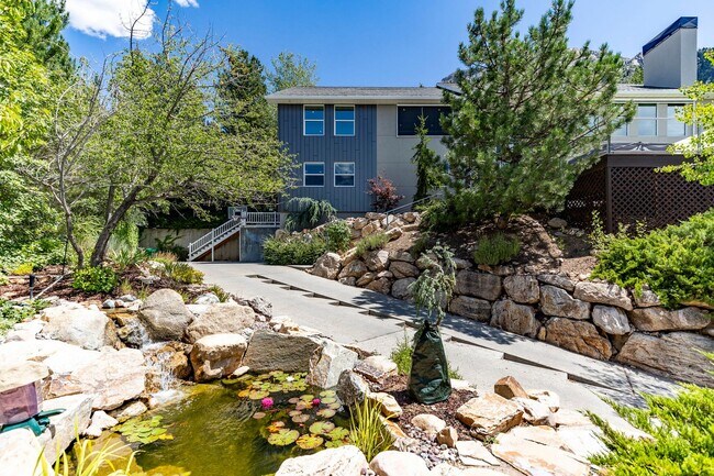 Primary Photo - Stunning 5-Bedroom Modern Home with Panora...