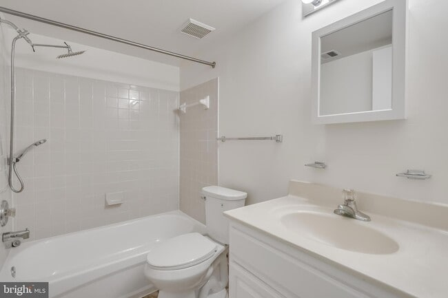 Building Photo - 7806 Hanover Pkwy