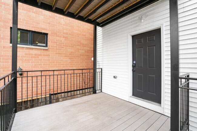 Building Photo - 1837 W Nelson St