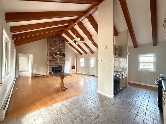 Building Photo - 186 County Rd