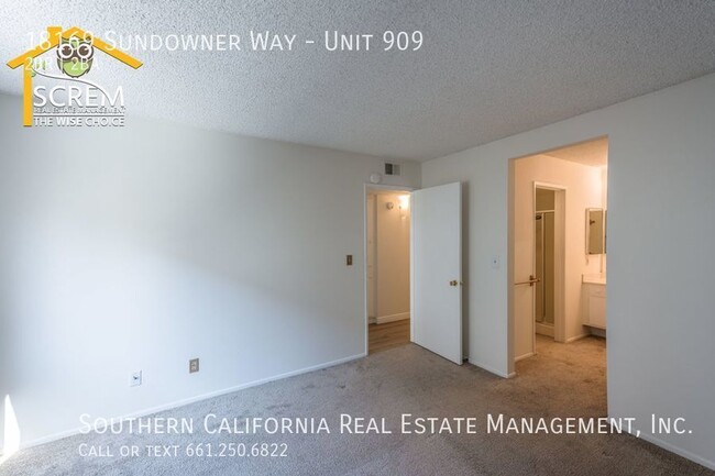 Building Photo - Two Bedroom Condo in Canyon Country