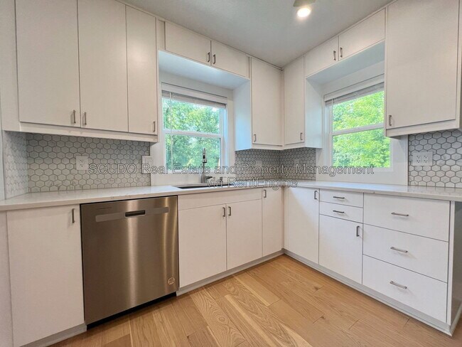 Building Photo - 5802 N Park Ave