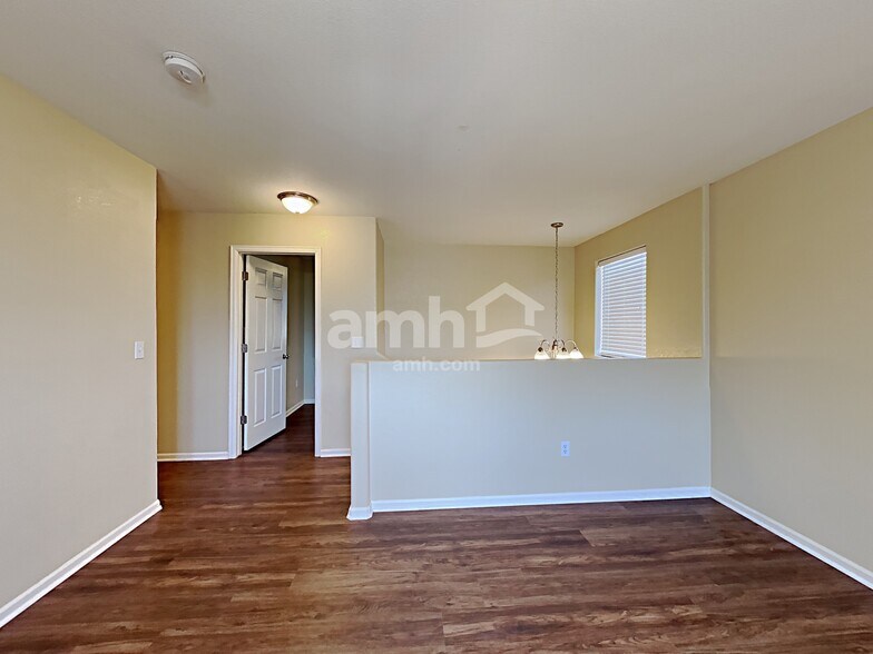 Building Photo - 1135 Legend Oak Dr