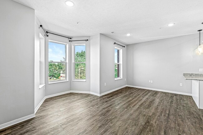 Building Photo - 240 N 10th St
