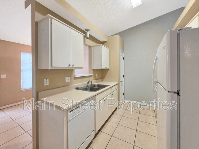 Building Photo - 3359 Green Briar Cir