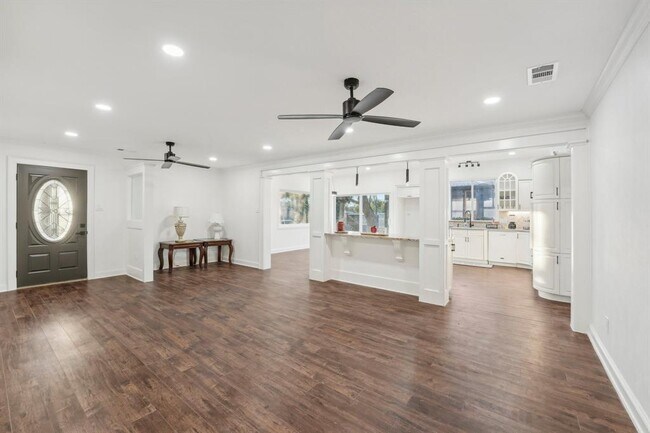 Building Photo - 1739 Starwood Dr