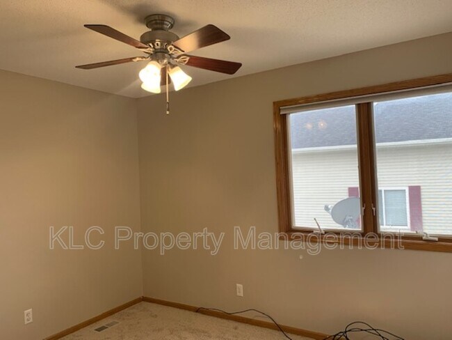 Building Photo - 15417 Ridgeview Dr