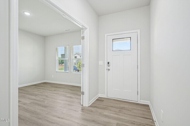 Building Photo - 721 Deschutes Dr