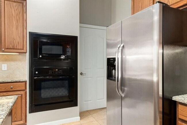 Building Photo - 2310 Pasqua Trail