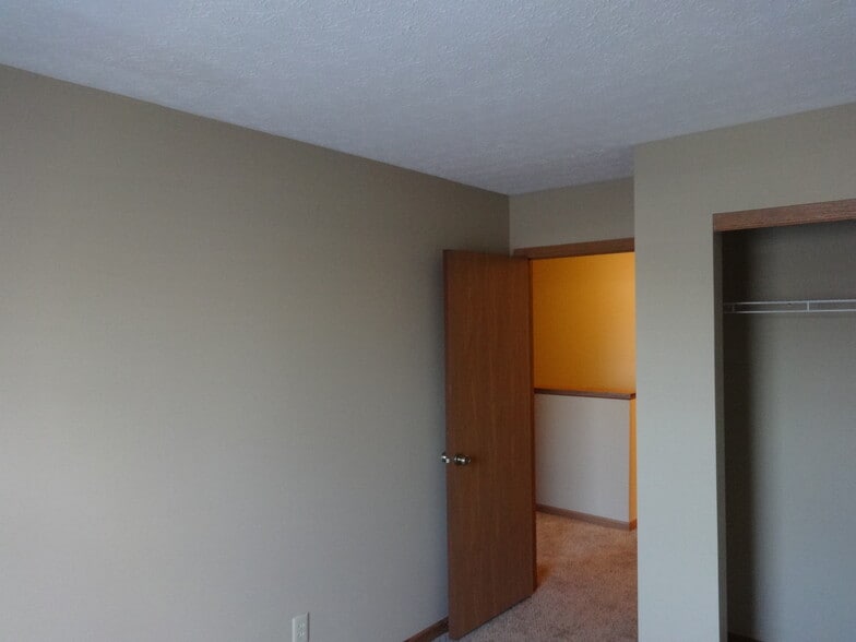 Building Photo - 4633 Stratford Ln