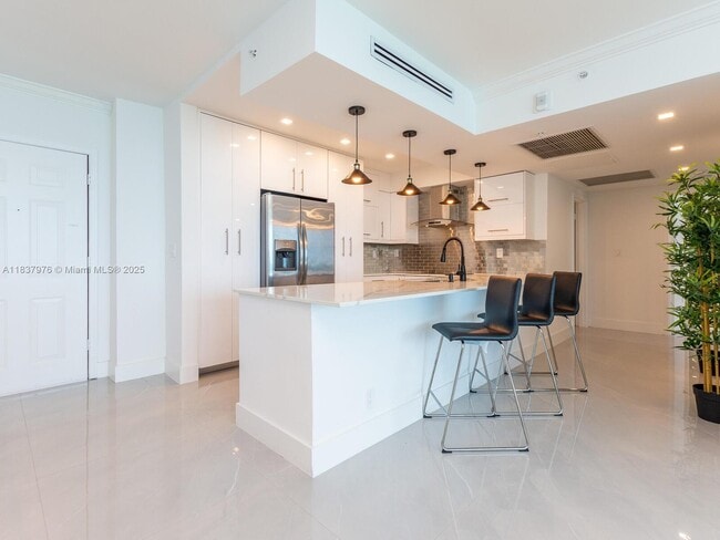 Building Photo - 2501 S Ocean Dr