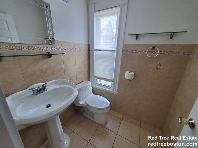 Building Photo - 8 White Ave