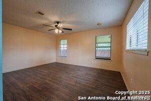 Building Photo - 1002 River Oak Dr