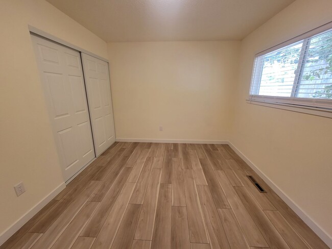 Building Photo - Newly remodeled 5 bedroom 2 bath home in L...