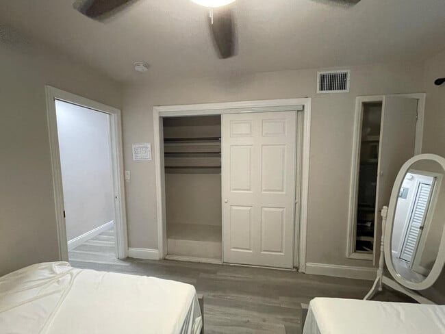 Building Photo - 1702 NE 9th St