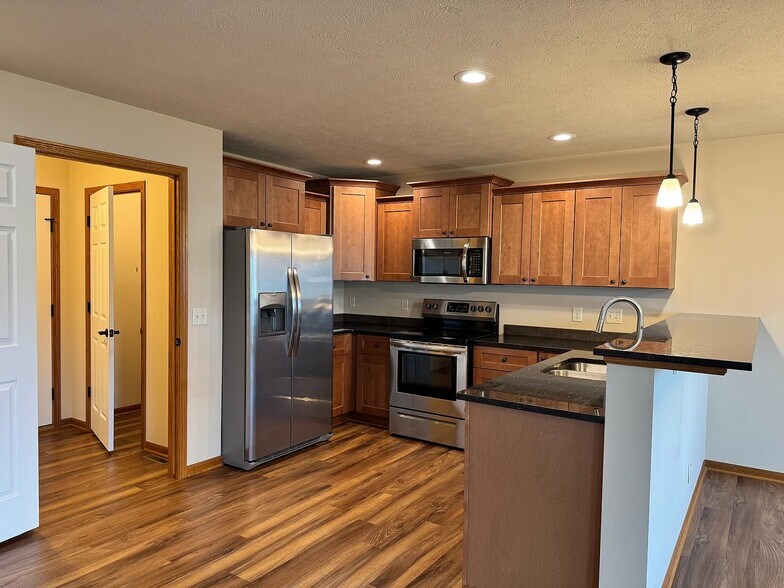 Building Photo - 8821 Ridge Hollow Dr