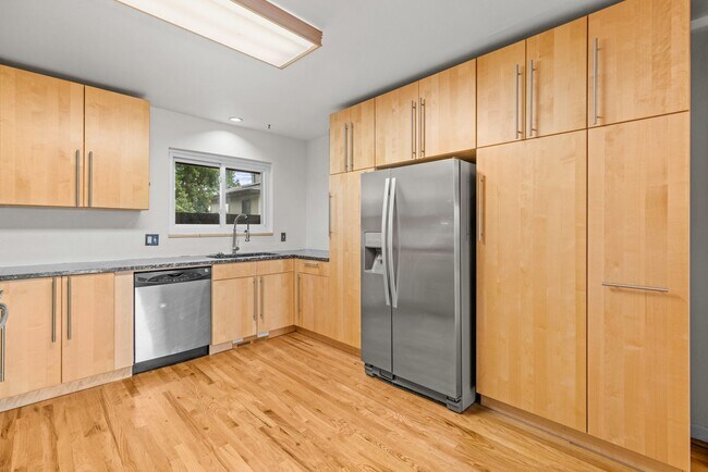 Building Photo - 1558 Greenbriar Blvd
