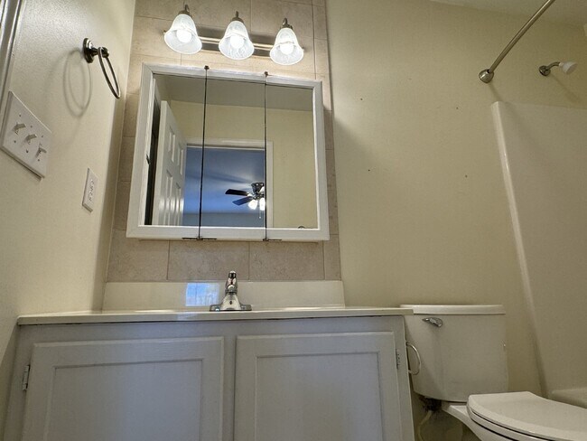Building Photo - 3 BD/2 BA - Two Story Home in Mid-town Wil...