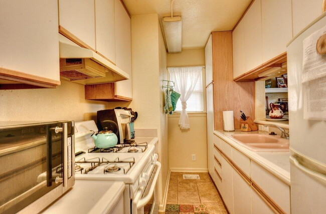Building Photo - Unbeatable Location – Walk to the Guadalup...