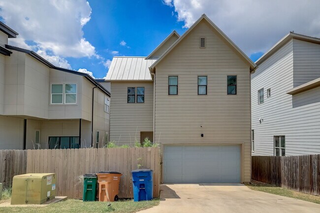 Building Photo - 6205 Seville Dr